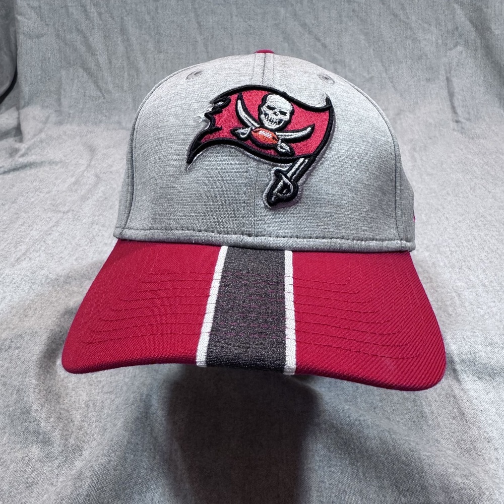 Tampa Bay Buccaneers Hat Cap Fitted Mens Large/XL Gray‎ Red NFL Football New Era